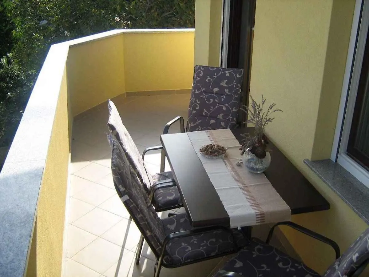 Apartment In Silo/Insel Krk 13440