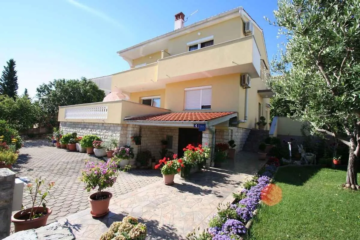 Apartment In Silo/Insel Krk 13440